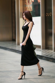 美女尿急